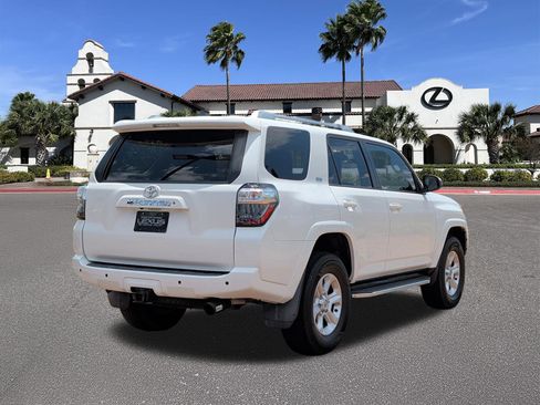 Used 2017 Toyota 4Runner SR5 AWD/4WD image 2