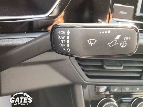 Used 2024 Volkswagen Jetta SE FWD image 21