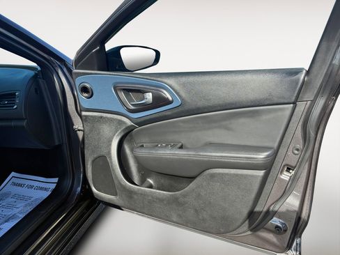 Used 2015 Chrysler 200 S image 29