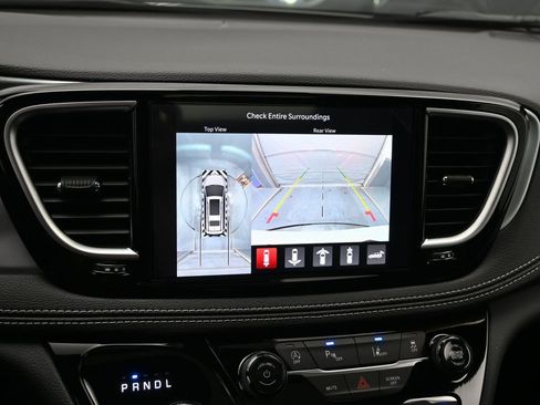 New 2026 Chrysler Pacifica Limited FWD image 13