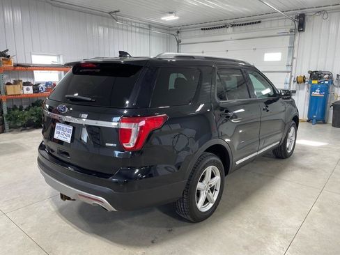 Used 2017 Ford Explorer XLT w/ Equipment Group 202A AWD/4WD image 7