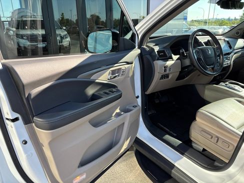 Used 2023 Honda Ridgeline RTL-E image 9