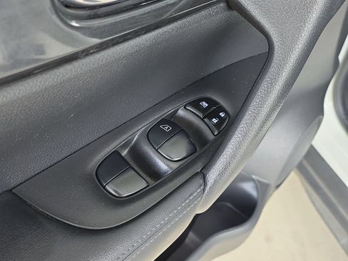 Used 2019 Nissan Rogue SV FWD image 22