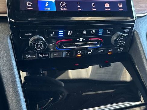 Certified 2023 Jeep Grand Cherokee Summit w/ Luxury Tech Group V AWD/4WD image 21