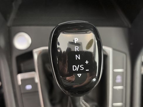 Used 2022 Volkswagen Taos SE FWD image 29