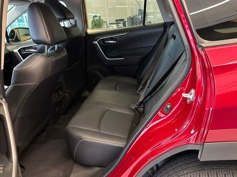 Used 2023 Toyota RAV4 XLE Premium image 33