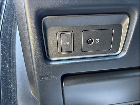 Used 2018 Land Rover Range Rover Evoque image 19