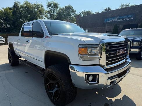 Used 2019 GMC Sierra 2500 SLT w/ Duramax Plus Package AWD/4WD image 3