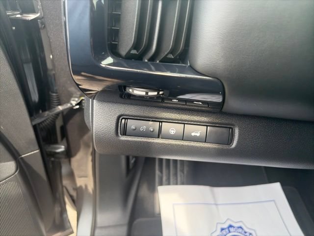 Used 2025 Nissan Pathfinder SV w/ SV Premium Package AWD/4WD image 19