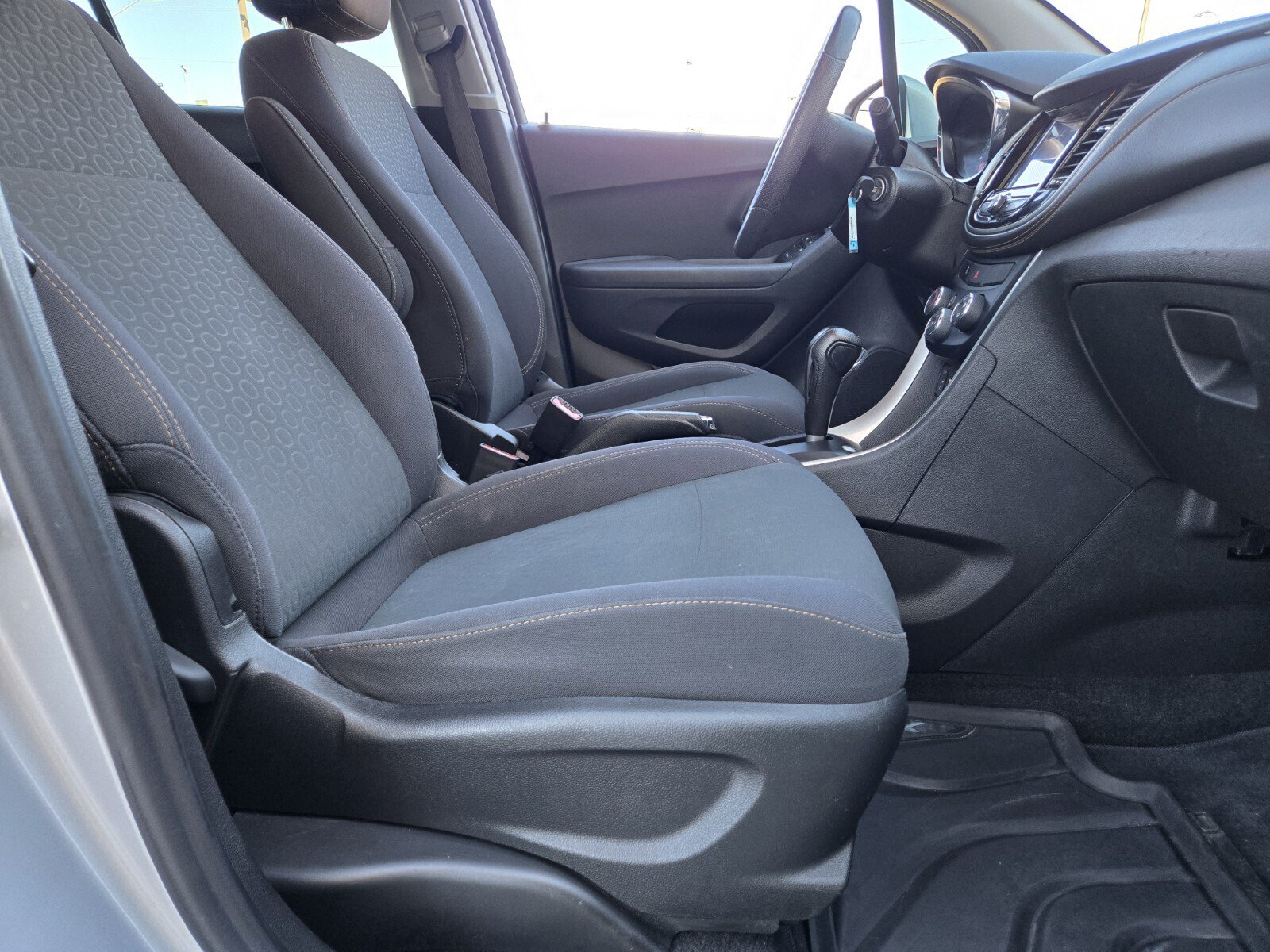 Used 2020 Chevrolet Trax LS FWD image 12