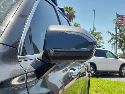 Used 2021 Hyundai Palisade Limited FWD image 4