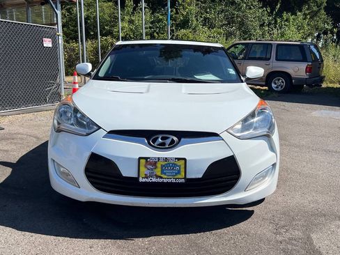 Used 2013 Hyundai Veloster w/ Style Pkg FWD image 4