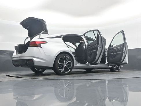 Used 2023 Nissan Altima 2.5 SR FWD image 52