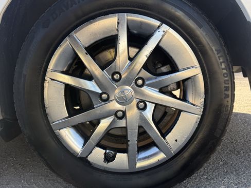 Used 2016 Toyota Prius V Three FWD image 9