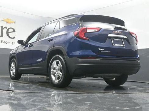Used 2023 GMC Terrain SLE w/ Driver Convenience Package image 5
