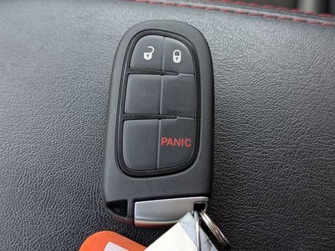 Used 2019 Jeep Cherokee Trailhawk AWD/4WD image 32