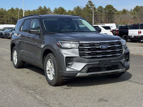 New 2026 Ford Explorer Active AWD/4WD image 2