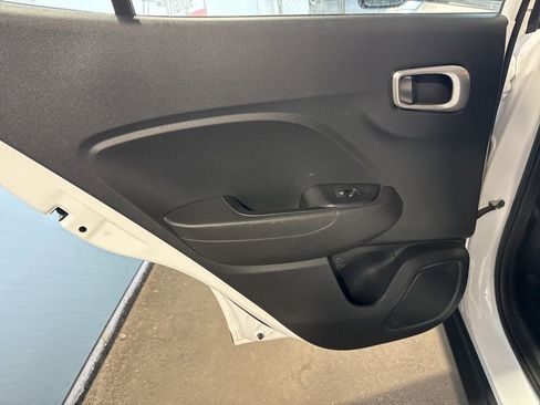 Used 2024 Hyundai Venue SE image 22