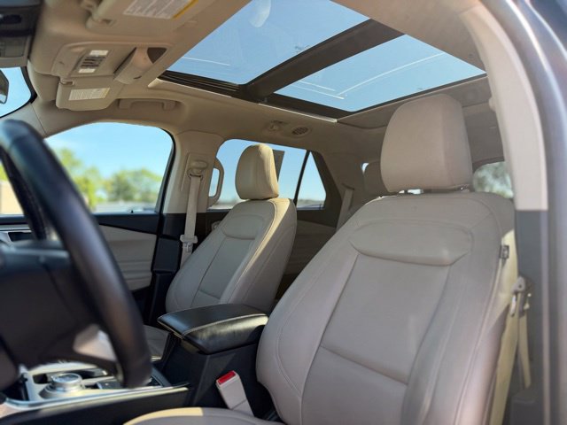 Used 2023 Ford Explorer XLT w/ Equipment Group 202A AWD/4WD image 17