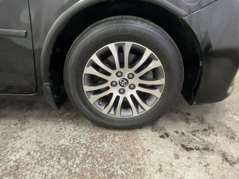 Used 2018 Toyota Sienna XLE FWD image 17