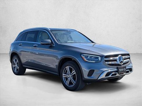 Used 2021 Mercedes-Benz GLC 300 4MATIC image 3
