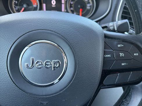 Used 2020 Jeep Cherokee Latitude Plus image 22