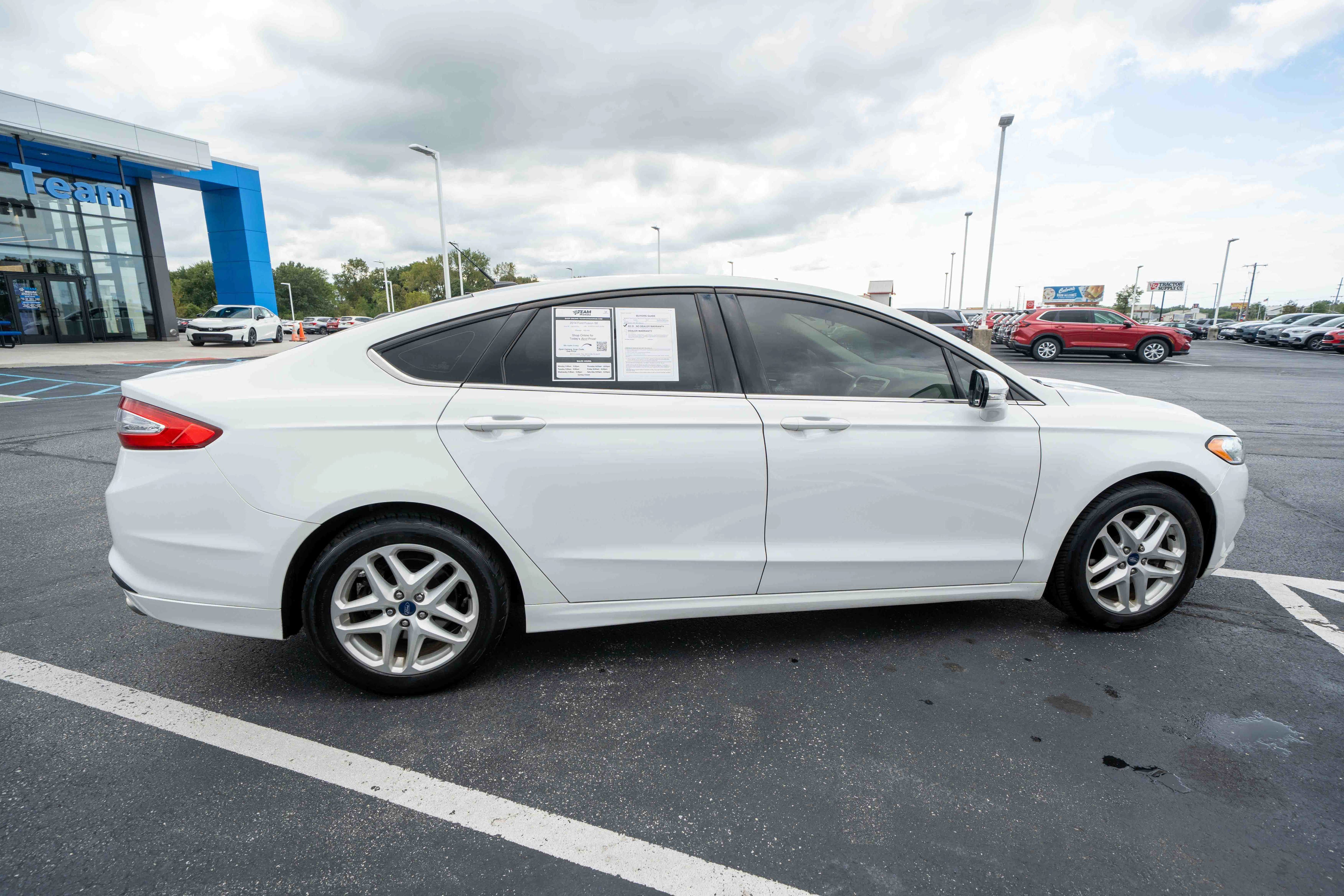 Used 2014 Ford Fusion SE FWD image 6
