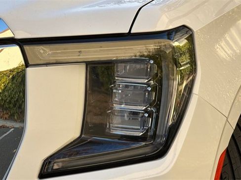 Used 2023 GMC Yukon SLT image 50