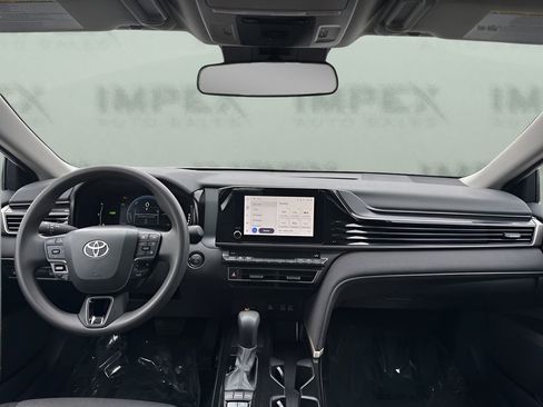 Used 2025 Toyota Camry LE image 11