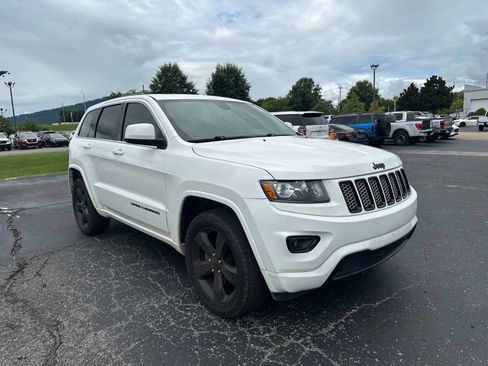 Used 2015 Jeep Grand Cherokee Altitude AWD/4WD image 3