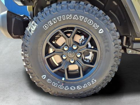 New 2025 Jeep Gladiator Willys image 7