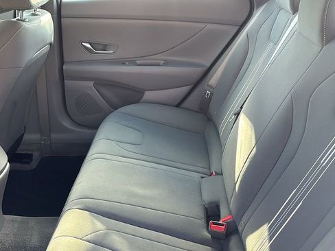 Used 2022 Hyundai Elantra Blue image 29