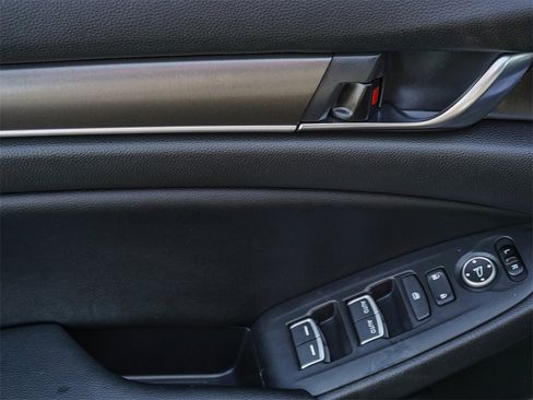 Used 2018 Honda Accord LX image 18