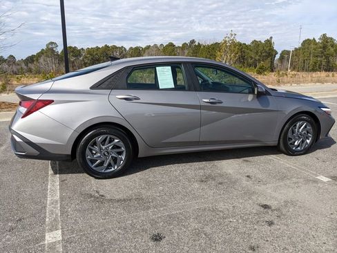 Used 2024 Hyundai Elantra SEL image 23
