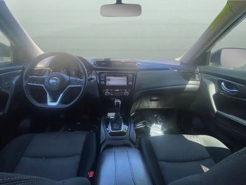 Used 2017 Nissan Rogue SV w/ SV Premium Package FWD image 12