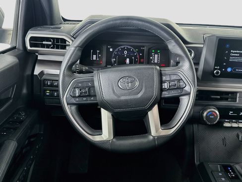 Used 2025 Toyota 4Runner SR5 AWD/4WD image 18