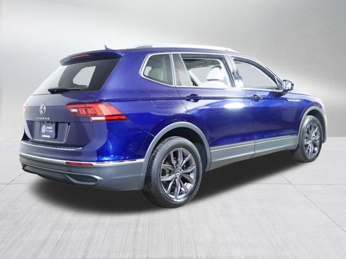 Used 2023 Volkswagen Tiguan SE w/ Panoramic Sunroof Package image 7