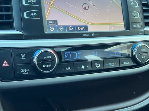 Used 2015 Toyota Highlander XLE image 24