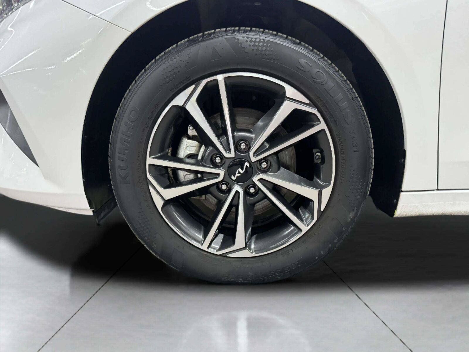 Used 2024 Kia Forte LXS FWD image 40