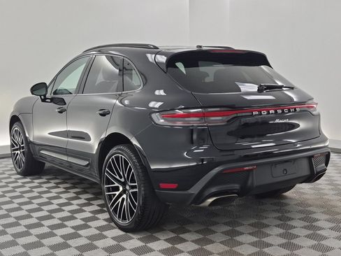 Certified 2022 Porsche Macan AWD/4WD image 3