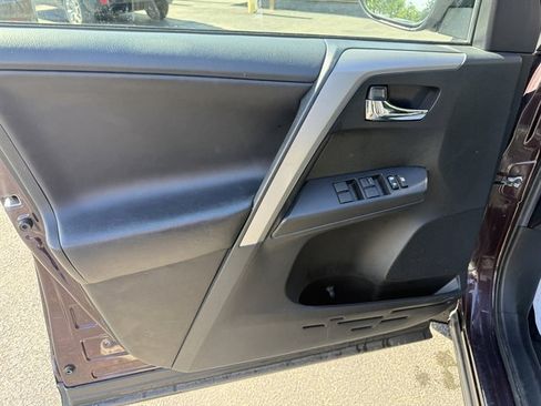 Used 2018 Toyota RAV4 XLE AWD/4WD image 8