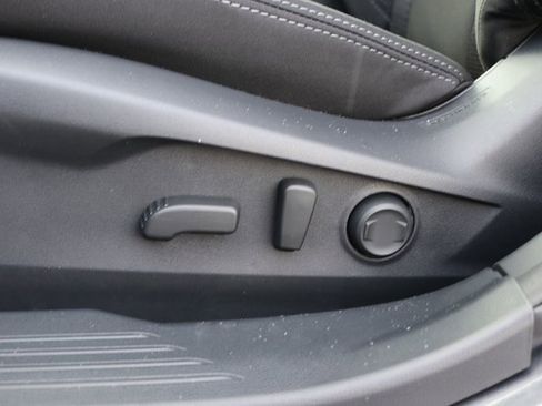 Used 2025 Subaru Outback Premium w/ Popular Package #1A image 28