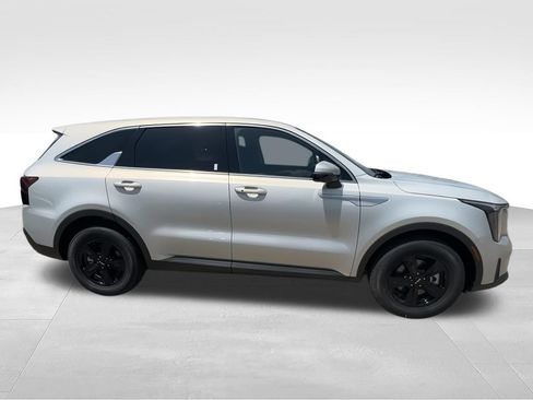 New 2026 Kia Sorento LX FWD image 9