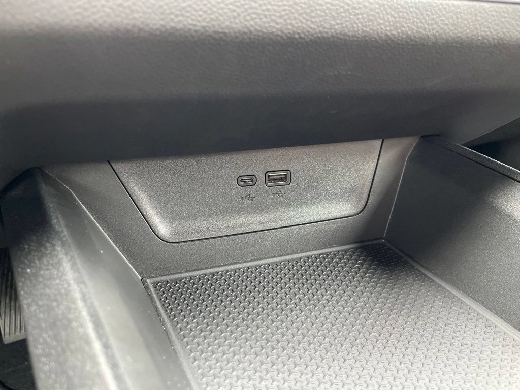Used 2025 Chevrolet Equinox RS w/ Safety and Technology Package AWD/4WD image 35