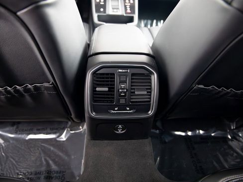 Certified 2025 Porsche Macan image 23