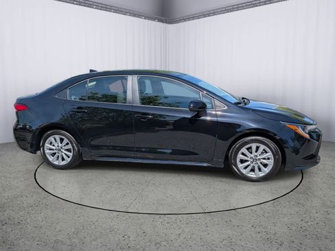 Used 2025 Toyota Corolla LE w/ LE Premium Package FWD image 2