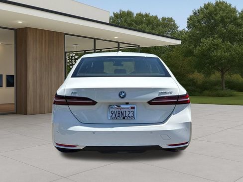 Used 2026 BMW i5 eDrive40 w/ Premium Package RWD image 10