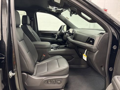 New 2026 Chevrolet Suburban LT w/ Comfort Package image 35