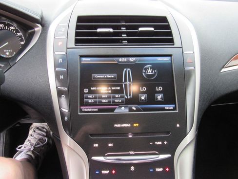 Used 2016 Lincoln MKZ AWD image 17