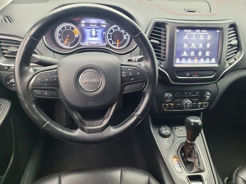 Used 2019 Jeep Cherokee Trailhawk w/ Cold Weather Group image 22